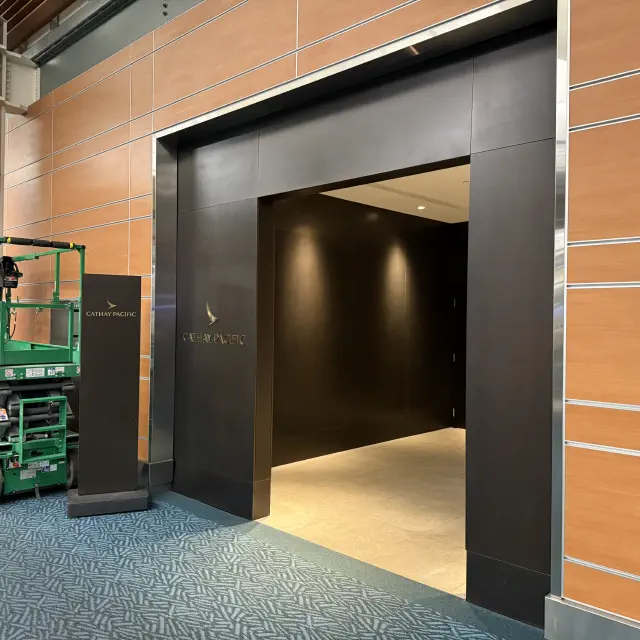 Cathay Pacific lounge in Vancouver